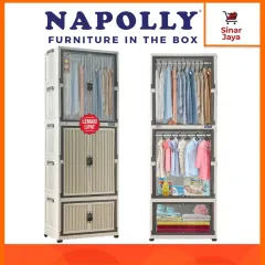 Avtomobil yuvishda yalangoch qizlar