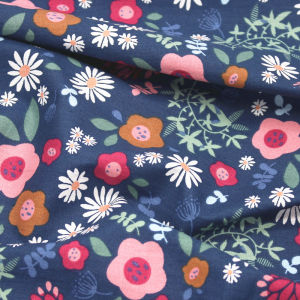 การตัดเย็บผ้าพิมพ์ผ้าฝ้ายบริสุทธิ์ลายดอกไม้ขนาดเล็กวัสดุผ้าแบบทำมือ