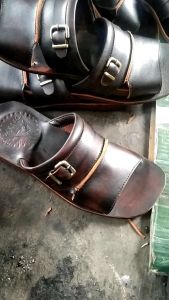 SANDAL KULIT UNTUK PRIA BERKUALITAS TINGGI