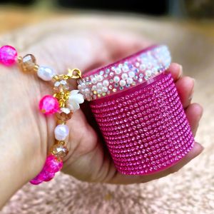 ยาดมสมุนไพรหงส์ไทย(สูตร2)เคสติดเพชรสีชมพู shocking pink ขอบมุก มีสายคล้องมือ