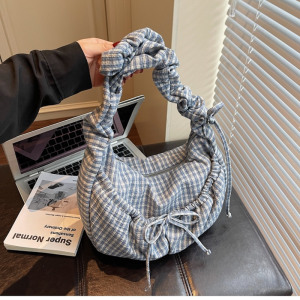 JIVIVIL กระเป๋าเกี๊ยวจีบลายสก็อตแฟชั่นครัวซองต์กระเป๋าเมฆความจุขนาดใหญ่เหมาะสำหรับการเดินทางทุกวัน