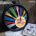 JAM DINDING ROTAN DAN KAYU JATI BELANDA UNIK DAN MEWAH UNTUK RUANG TAMU AESTHETIC KLASIK SENI DESAIN RETRO VINTAGE UKURAN JUMBO MINIMALIS PAJANGAN TEMBOK KAMAR TIDUR MODEL TERBARU 2023 TERLARIS TERMURAH. 