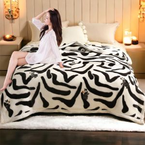 Selimut Bulu Halus 180x200 Motif Dewasa Abstrak Keren Super Lembut Termurah Berkualitas