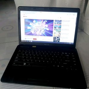 Laptop To-Si-Ba ram 8Gb Ổ SSD 128GB Win 10 core i3 đầy đủ phụ kiện Bảo hành 1 năm