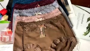 1407* ไซต์ใหญ่ กางเกงในผ้าลื่นขอบลูกไม้แบบเต็มตัว ใสสบายสุดปัง