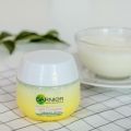 Mặt nạ ngủ Garnier Light Complete  Yogurt Sleeping Mask 50ml. 