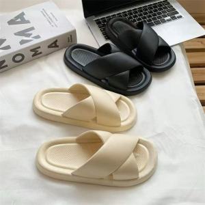 รองเท้าแตะผู้หญิง รองเท้าแตะแฟชั่น รองเท้าแตะยาง เลือกสีได้ ใส่สบาย ฤดูร้อน ผู้หญิง รองเท้าแบบสวม น่ารัก แนะนำ ของใช้
