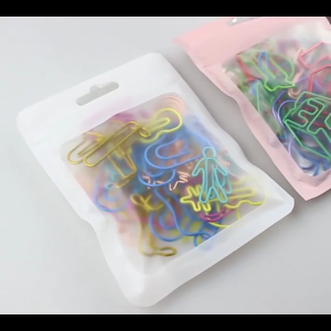 คลิปที่คั่นหนังสือที่หนีบกระดาษโลหะหลากสีที่คลิปหนีบกระดาษอย่างสร้างสรรค์สำหรับการจัดเก็บซองจดหมายโปสการ์ดไฟล์เอกสาร