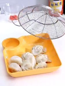 4-piece Set of Square Plastic Plates Potato Chip Snack Plate with Dipping Dish 18.54cm X 16.76cm