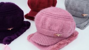 Womens Retro Knitted Hat Winter Warm Running Camping Walking Fashion Ski Hat with Sunshade Breathable Casual Fashion Accessory