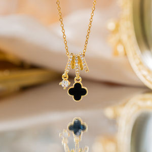 AE[ Copper inlaid with zirconium ] Four-leaf clover shell necklace high-end light luxury womens floral simple versatile sweater chain accessory