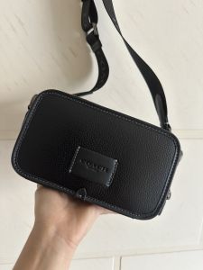 original genuine camera bag casual mens shoulder chest bag messenger double -layer small square bag wyatt CM109 CM113 size: 19*11*6cm