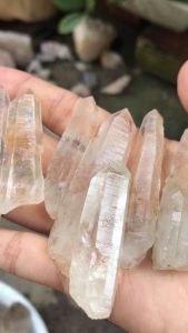 Trụ đá thạch anh pha lê tinh thể trong suốt tự nhiên thanh tẩy con lắc cảm xạ phong thuỷ