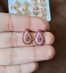 Anting Wanita Tusuk Club Pink Kristal Titanium 18K (Emas)