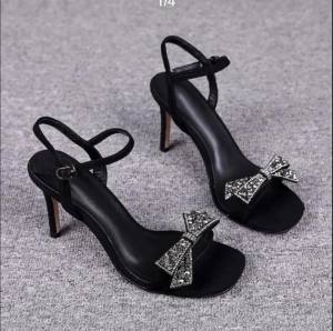 《1206》Huilm รองเท้าส้นสูงผู้หญิง ส้นสูง 2 นิ้ว 2024 ฤดูร้อนใหม่ สไตล์อารมณ์ ประดับเพชร รองเท้าแฟชั่นโบว์ รองเท้าปาร์ตี้ รองเท้าทำงาน รองเท้าแตะผู้หญิง