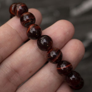 กำไลข้อมือพลอยตาเสือหรือคตไม้สัก (Tigers Eye) ขนาด10 มิล ลายสวย เนื้อสะอาด พลอยแท้จากแคนาดา