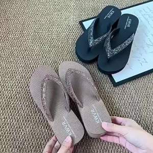 WomenS Summer Rhinestone Sandals For Outdoor Wear Fashionable 2026 Beach Shoes Wedge Heel Breathable Flip-Flops Versatile