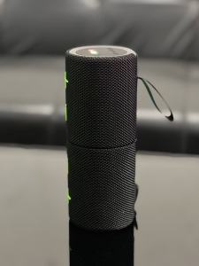 ลำโพงบลูทูธ รุ่น GD-129 มีสายหิ้วพกพาง่าย สามารถเปิด-ปิดลำโพงได้2 รองรับ TF USB P.M.P.O 100W เสียงดีเบสแน่น กำลังขับ12W ลำโพงยอดฮิต ความจุแบตเตอรี่1200mAhx2