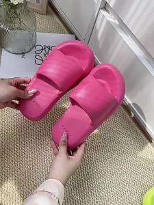 [Free Shipping] Eva Thick-Soled Slippers Suitable For Outdoor Wear With A Non-Slip Sole Perfect For Summer Home And Bathroom Use Offering A Stylish And Sophisticated Look For Women And Also Available In A MenS Version With Odor-Resistant Features