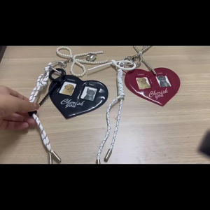 Elegant Heart Keychain with Display Sleeve Photocard Holder Keyring Handmade Bag Decoration for Everyday Use