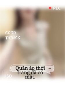 Bộ trang phục hai mảnh gồm áo kiểu polo không tay sọc retro và quần jean dành cho nữ mùa hè 2026