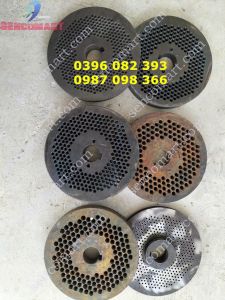 Sàng ép cám kích thước rộng của mặt sàng 13.8cm trục cốt 25cm