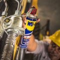 Dầu chống rỉ WD-40 EZ-Reach 450ml, bôi trơn, bảo dưỡng đa năng với vòi uốn cong mọi hướng. 