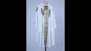 XinNgo White Church Clergy Vestments Catholic  Pastor  Priest Chasuble  Robe
