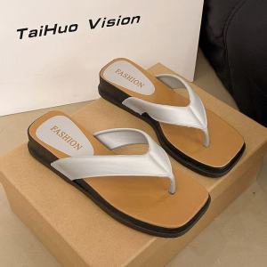 [Free Shipping] New Retro Square-Toed Wedge Flip-Flops For Women Summer Casual Slip-On Sandals With A High-End Feel Flat-Soled Flip-Flops