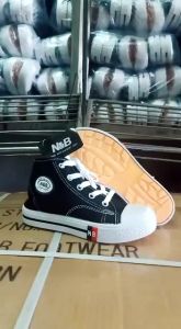 sepatu sekolah NB sol kuning ukuran 29-43