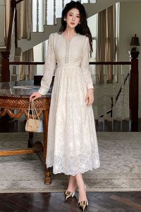 แฟชั่นเดรสลูกไม้แขนยาวผู้หญิงใหม่คอวีอุตสาหกรรมหนักฝังเพชรเอว A-line ลูกไม้แขนยาวเดรส