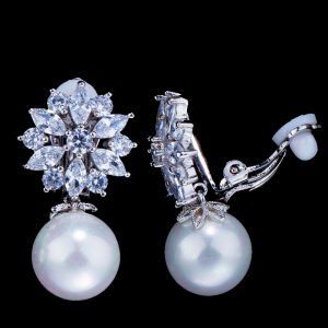 SEQUITO Exquisite Silver Plated Inalid White AAA Cubic Zircon with Big Pearl Drop Flower Non Piercing Clip on Earrings Elegant Women Wedding No Hole Ear Jewelry for Brides SE699