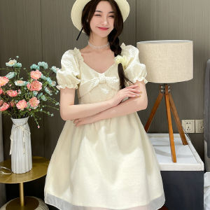 MBeauty ชุดเดรสสีเดียว โบว์ พัฟแขนเสื้อสไตล์ฝรั่งเศส ชุดเดรสสั้นเอวบาง เสื้อแขนสั้นสี