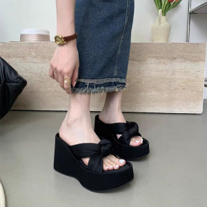[Free Shipping] High-end fashion thick-soled slippers for women summer outdoor wear 2025 new model wedge heel height-increasing beach slide sandals for petite individuals