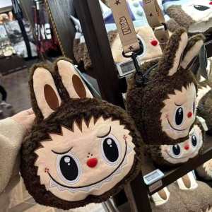 กระเป๋าสะพายข้างลาบูบู้ ขนนุ่มๆ สีน้ำตาล สินค้าพร้อมส่งจากไทย