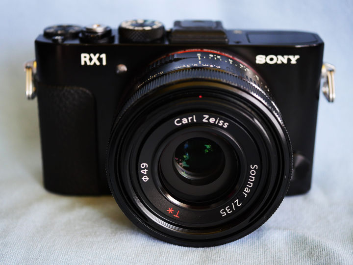 Sony RX1 Professional Compact Camera with 35mm full-frame Sensor and Carl  ZEISS Vario-Sonnar T* 35mm F2.0 Lens, DSC-RX1, Cyber-shot DSC-RX1
