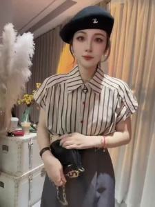 Ammin áo cánh vải voan phong cách Hàn Quốc tay ngắn đơn giản in sọc Một hàng khuy ve áo 2024 đơn giản Mới Mùa Hè Áo Blouse thanh lịch