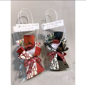 Bó hoa hồng 1 bông 3 bông hoa hồng nhũ đỏ Hồng xanh kèm túi như hình làm quà tặng 8/3 quà tặng 20 tháng 10 quà tặng 20/11. Hoa sáp Hòa Sáp nhũ Tặng túi và thiệp chúc mừng.