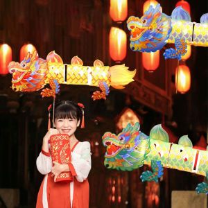 ANGFEW แบบจีน โคมไฟเด็ก แบบพกพา พีวีซี โคมไฟมังกรทำมือ โบราณ วัฒนธรรมที่ไม่จับต้อง โคมไฟเทศกาลกลางฤดูใบไม้ร่วง เด็กๆ