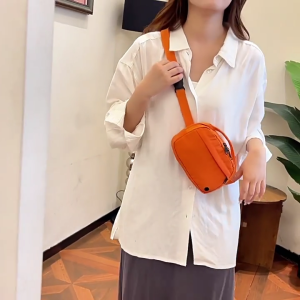 Thực tế túi đeo vai ni-lông đeo chéo đa năng ví thời trang thể thao Túi nhỏ đeo hông cho sử dụng thường nhật và các hoạt động ngoài trời