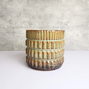 The Leaferie Astrid plant pots. Ceramic flowerpot . flowerpots . flower pot . planter . planters . Flowers