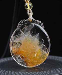 Natural beauty yellow rabbit hair nine-tailed fox pendant. The color is too beautiful the shape is full and the nine-tail fox is exquisitely carved to attract wealth and blessings bless peace and promote the relationship between husband and wife