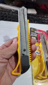 Dao rọc giấy to( tặng kèm 1 lưỡi dao thay thế )