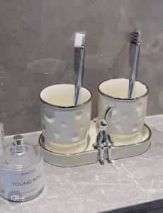 ชั้นวางแปรงสีฟันในห้องน้ําถ้วยน้ํายาบ้วนปากที่บ้านถ้วยแปรงสีฟันสุดหรูคู่