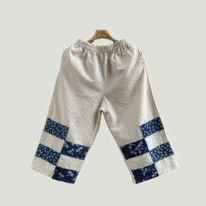 กางเกงผ้าฝ้ายทอรังผึ้ง 4ส่วน แต่งผ้าฝ้ายอินเดียแฮนด์บล็อกคละลายน่ารัก ผสมผสานกันอย่างลงตัว เนื้อผ้านุ่มมือสวมใส่สบายแต้ๆจ้าว