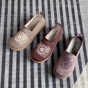 2026 Spring New WomenS Cloth Shoes Comfortable And Breathable Mom Shoes Soft Sole Slip-On Non-Slip Casual Shoes