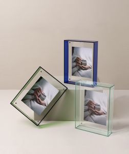 Acrylic Photo Picture Frame Freestanding Clear Acrylic Magnetic Poster Display Frame Double Sided New