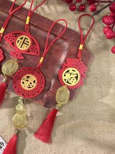 2026 New Year Decoration Red Wood Carving Fu Character Small Hanging Ornament Living Room Green Plant Decoration Housewarming Lantern Blessing Sign Car Hanging Decoration