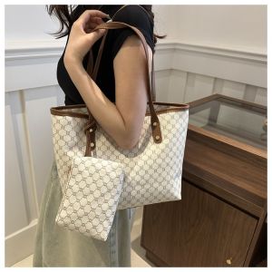 กระเป๋าคล้องไหล่ทรงช้อปปิ้ง รุ่น CHEER พร้อมใบลูกใส่เหรียญมี 3 ลาย ขนาด 12 นิ้ว