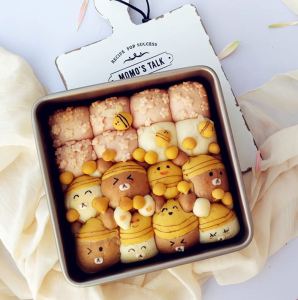 CHEFMADE 9 Inch Non-Stick Square Cake Baking Pan Square Carbon Steel Champagne Gold Bakeware Deep Loaf Pan Bakeware WK9040 Original from Chefmade (SGP STOCK)